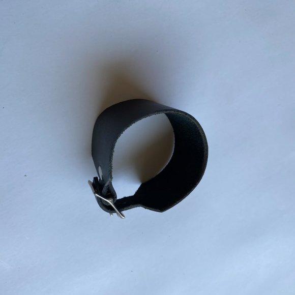 VINTAGE leather cuff - Picture 2 of 6